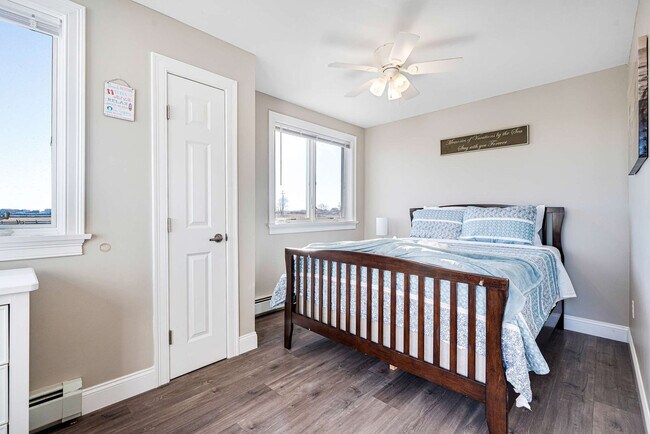 Building Photo - 12 Epping Ave