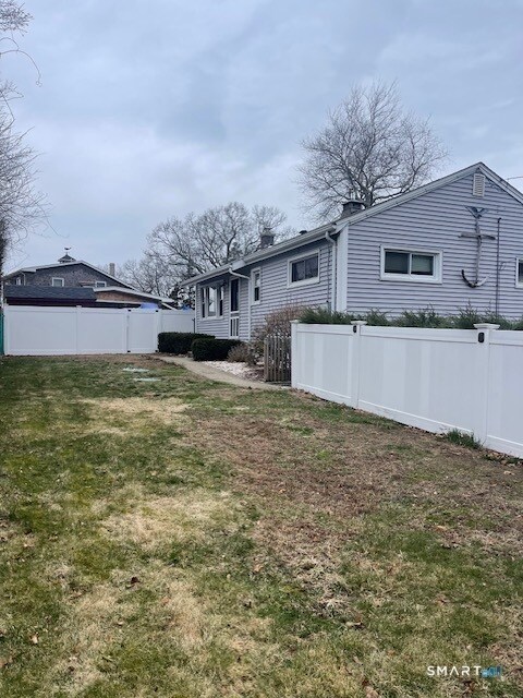 Building Photo - 16 Bluff Rd