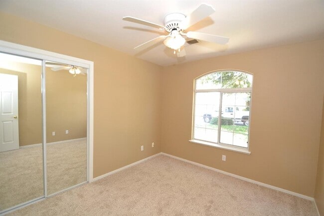 Building Photo - Wonderful 3 Bedroom / 2 Bedroom home for r...