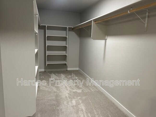 Building Photo - 7051 W Plateau Crk Dr