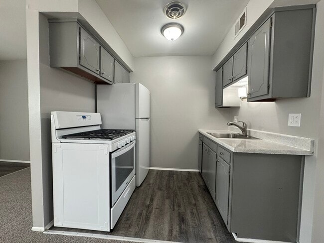 Building Photo - 4441 Oakwood