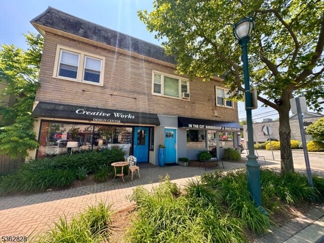 Building Photo - 46 E Northfield Rd