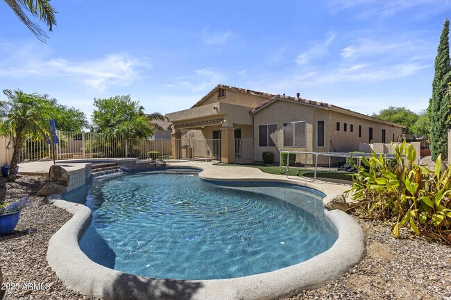 Building Photo - 9733 W Hedge Hog Pl