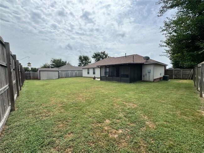 Building Photo - 608 Barbara Ave