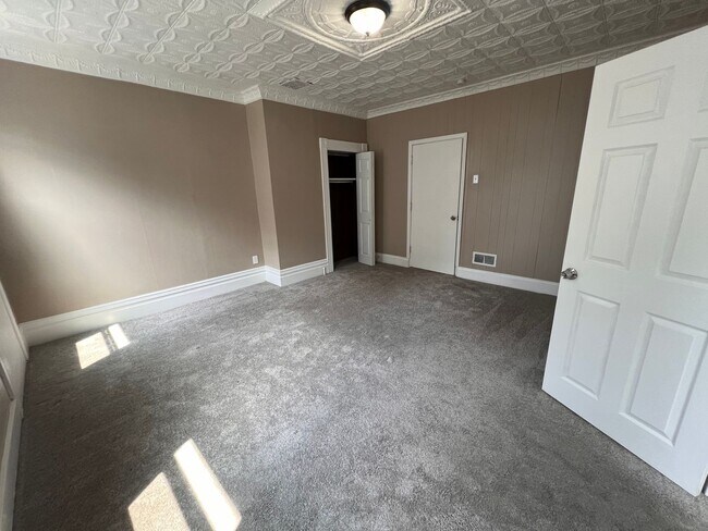 Building Photo - Pittsburgh - 3 Bedroom 1.5 Bathroom - For ...