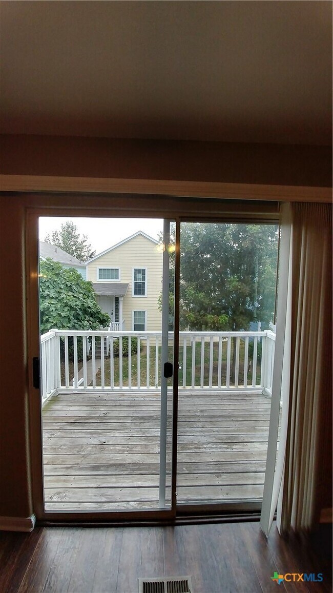 Building Photo - 112 Rush Haven AB