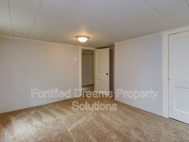 Building Photo - 7507 Greenlawn Dr