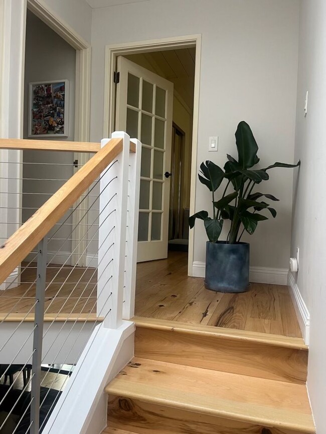 Building Photo - Fully Furnished Townhouse in the oceanfron...