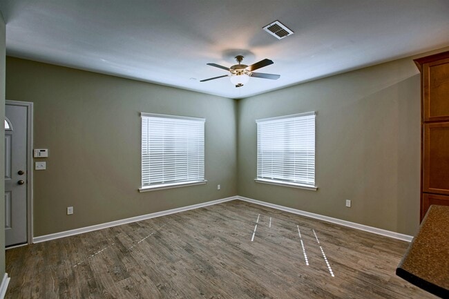 Building Photo - 2202 Cedarbrook Ct