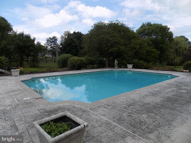 Building Photo - 313 Glenville Rd