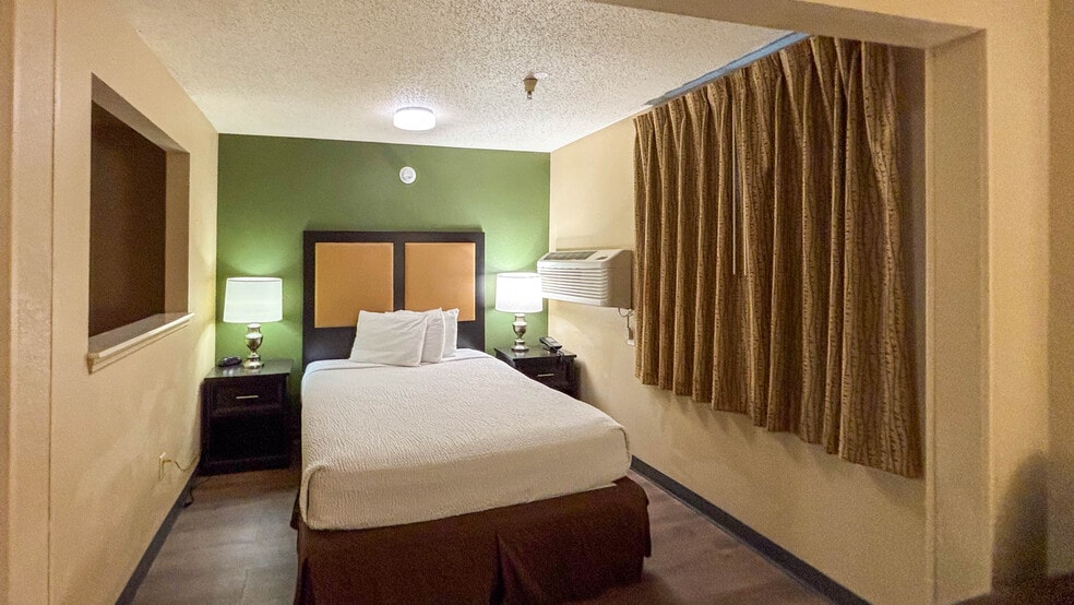 Building Photo - 530 Woods Lake Rd