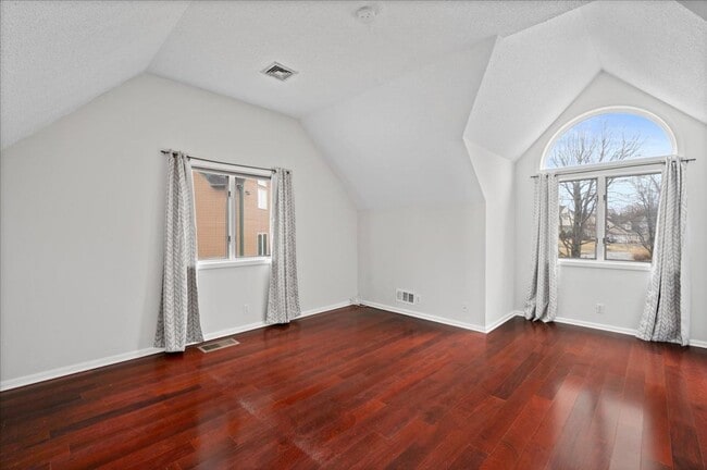 Building Photo - Spacious 4 Bedroom 4.5 Bath Rental in London Woods!