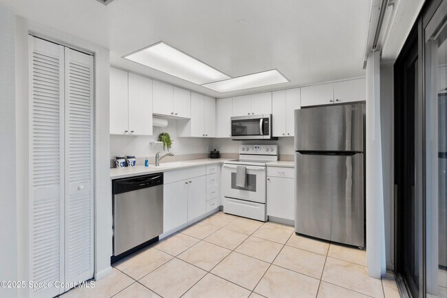 Building Photo - 1145 N Shannon Ave