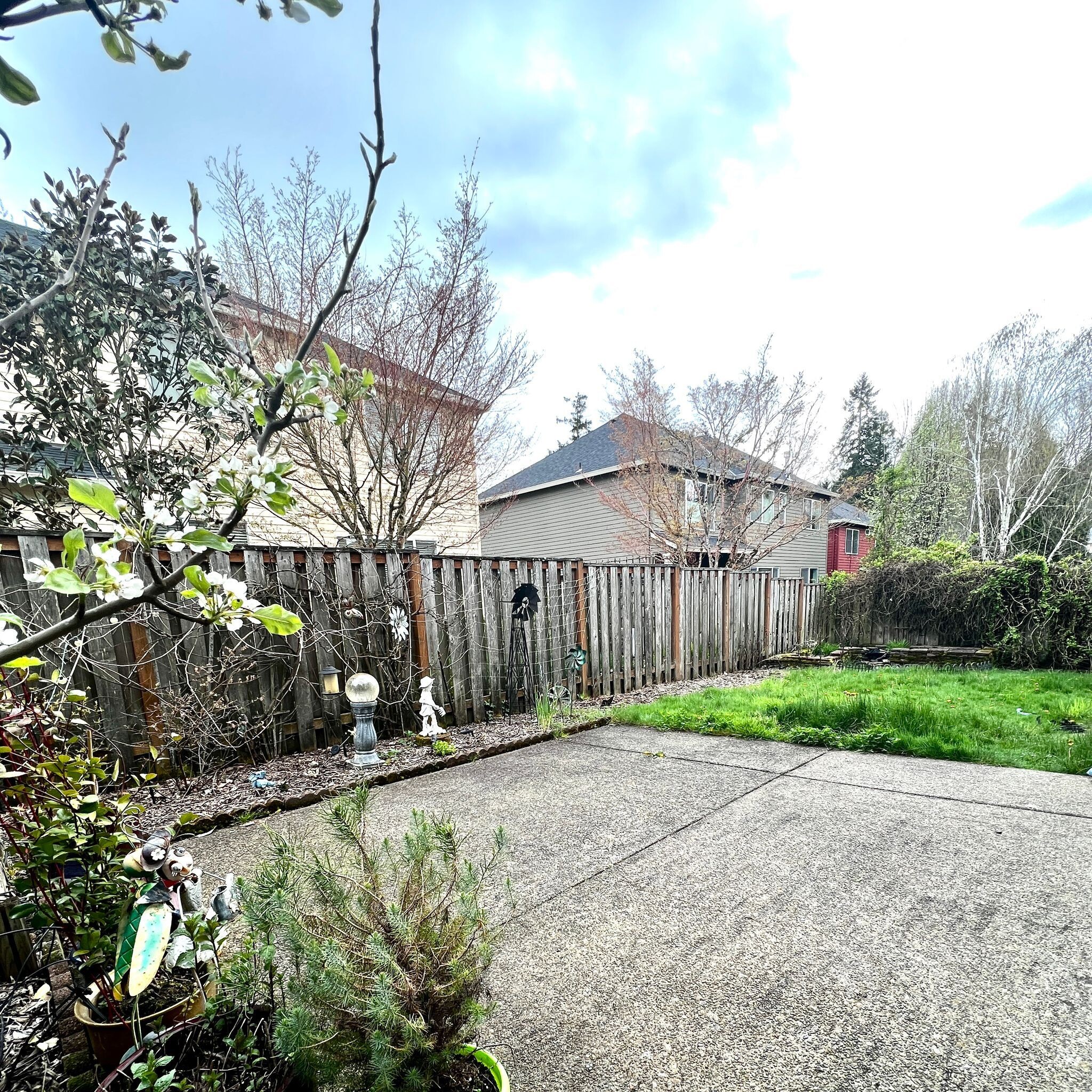 Building Photo - 5816 NE Tunbridge St