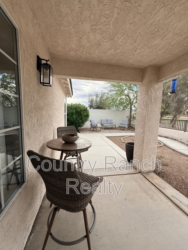 Building Photo - 2134 Desert Palms Dr