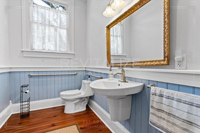 Building Photo - Beautiful Victorian Home in the Heart of S...