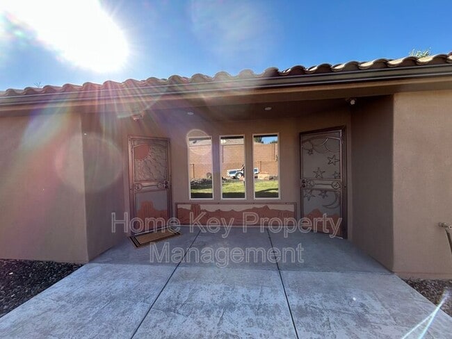 Building Photo - 157 E Foothill Dr