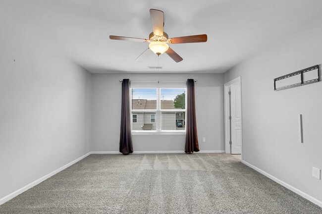 Building Photo - 3-Bedroom Townhome in Highland Creek – Ava...
