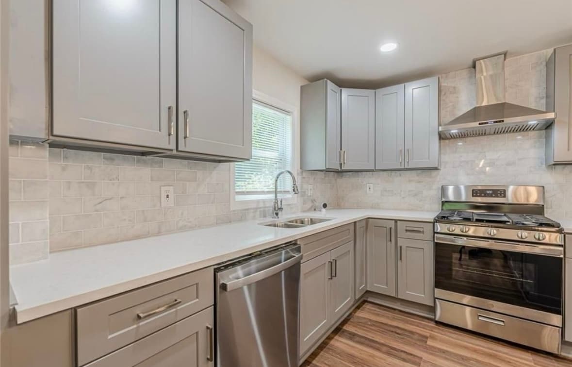 Building Photo - 214 Adeline Ave NW