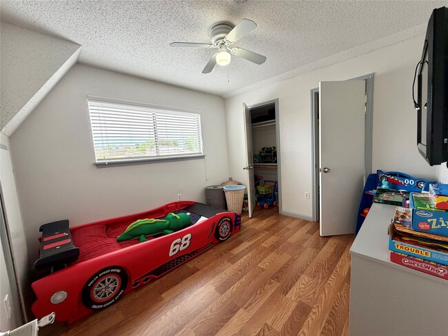 Building Photo - 15111 Chasehill Dr