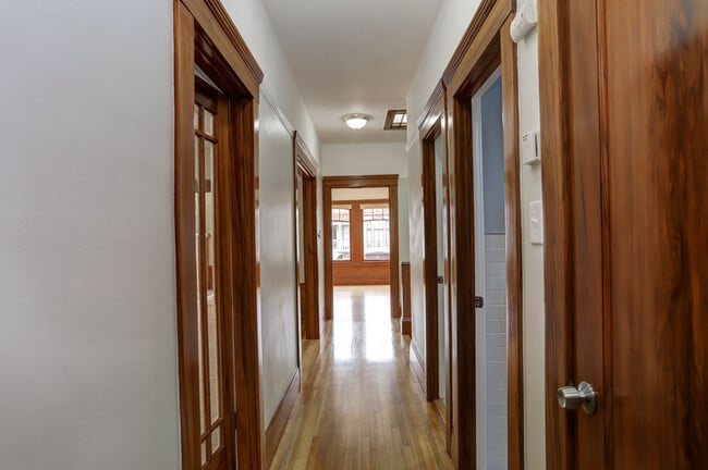 Building Photo - Charming Outer Sunset 2 bed / 1 bath home ...