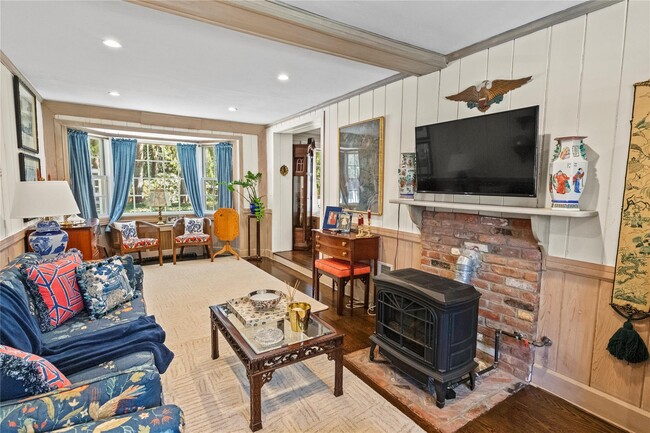 Building Photo - 87 Piping Rock Rd