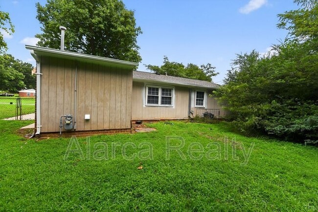 Building Photo - 4713 Plaza Rd