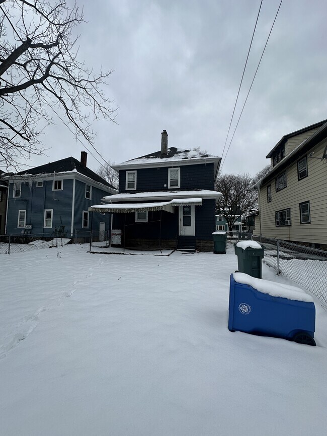 Building Photo - 174 Gardiner Ave