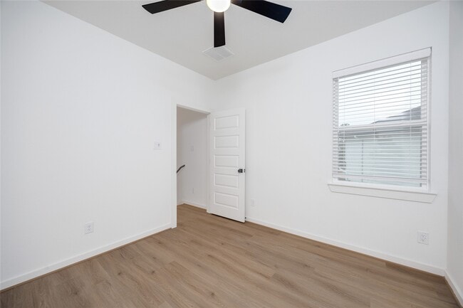 Building Photo - 1951 Longmire Villas Ct