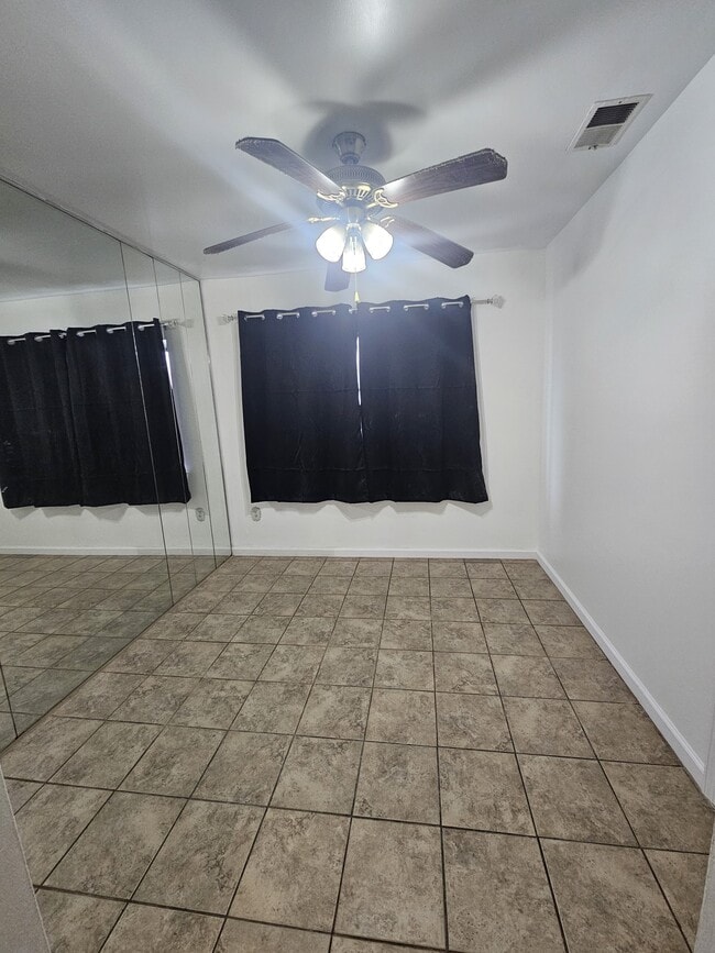 Building Photo - 321 Kennedy Dr