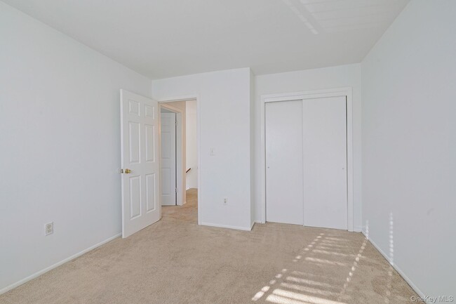 Building Photo - 25 Pierces Rd