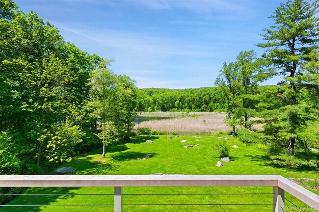 Building Photo - 258 Hardscrabble Rd