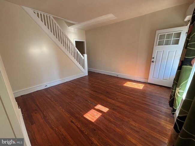 Primary Photo - 214 East St