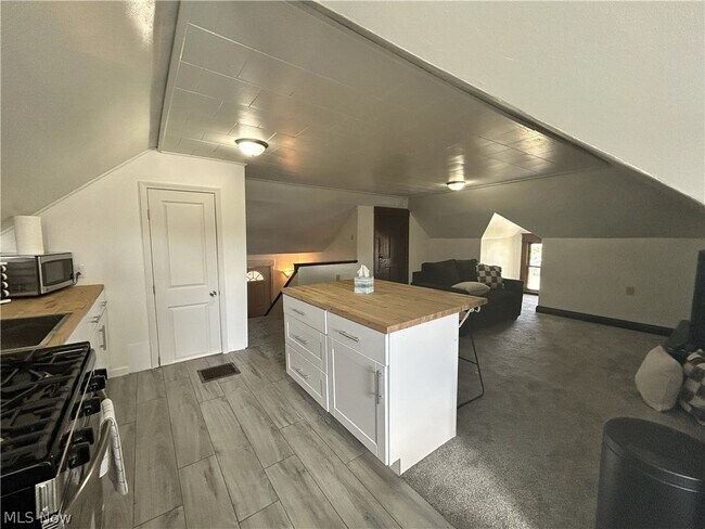 Building Photo - 377 Lawson Ave