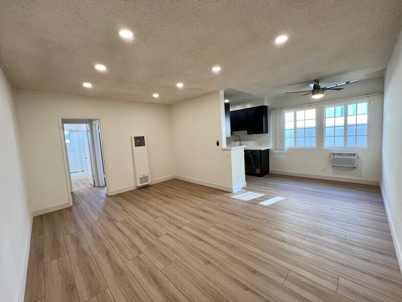 Building Photo - 12737 Matteson Ave