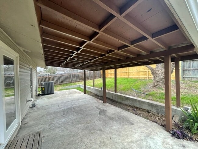 Building Photo - Nice One Story 3 bedroom 2 bath