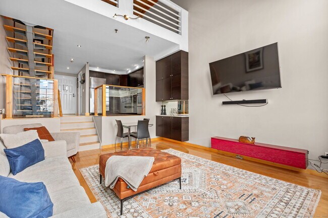 Building Photo - 25 Grand St