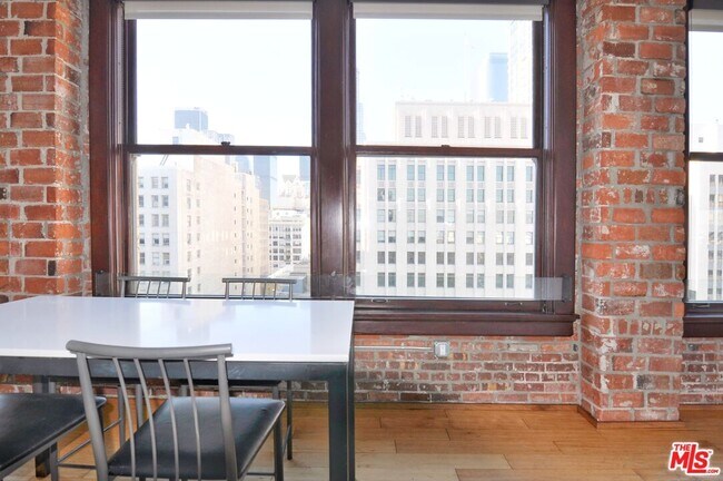 Building Photo - 460 S Spring St
