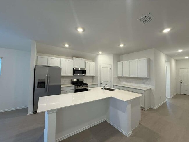 Building Photo - 591 Sormonne Lp