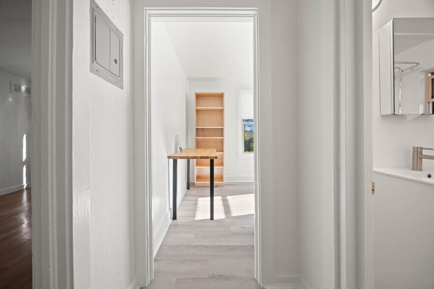 Building Photo - 1816 Carleton St