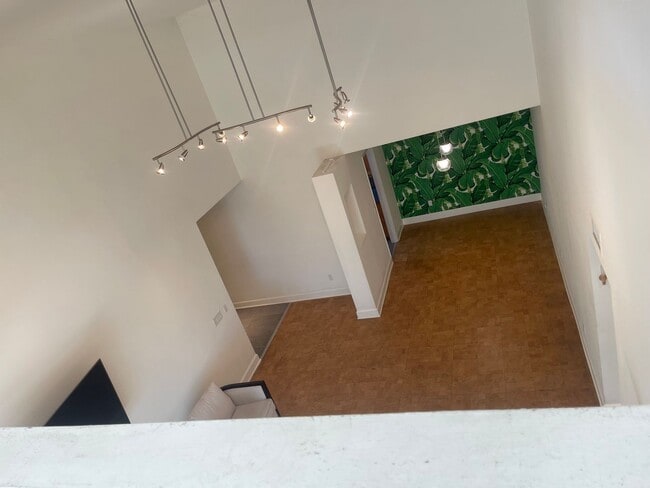 Building Photo - Hollywood Luxury 2 Bed Condo!