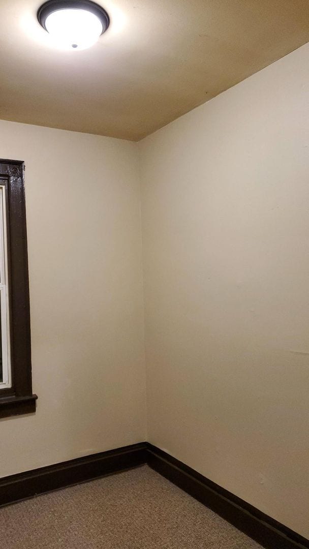 Building Photo - Remodeled & Spacious 4 Bedroom Lower Duple...