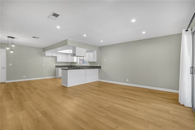 Building Photo - 44506 Sancroft Ave