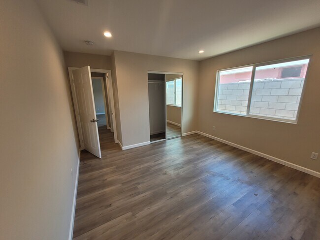 Building Photo - 15060 Rayen St