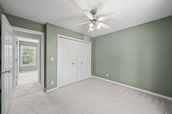 Building Photo - 406 Lakewood Dr