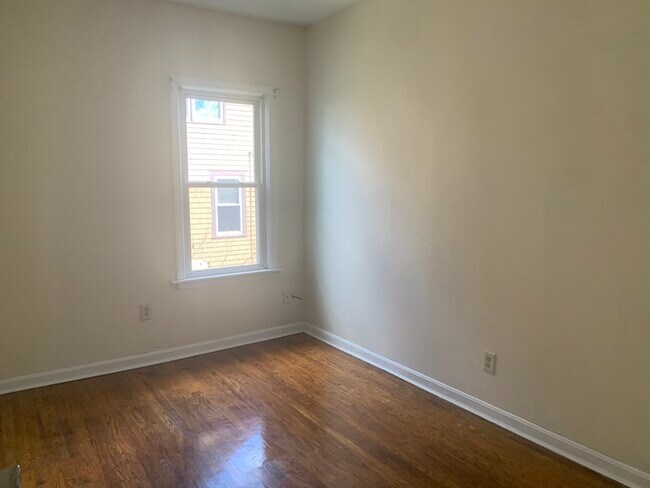 Building Photo - 549 4th St