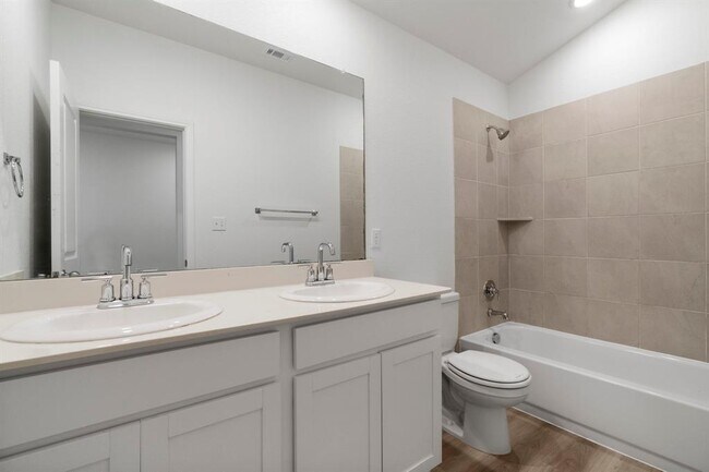 Building Photo - 121 Oakdale Meadows Ln