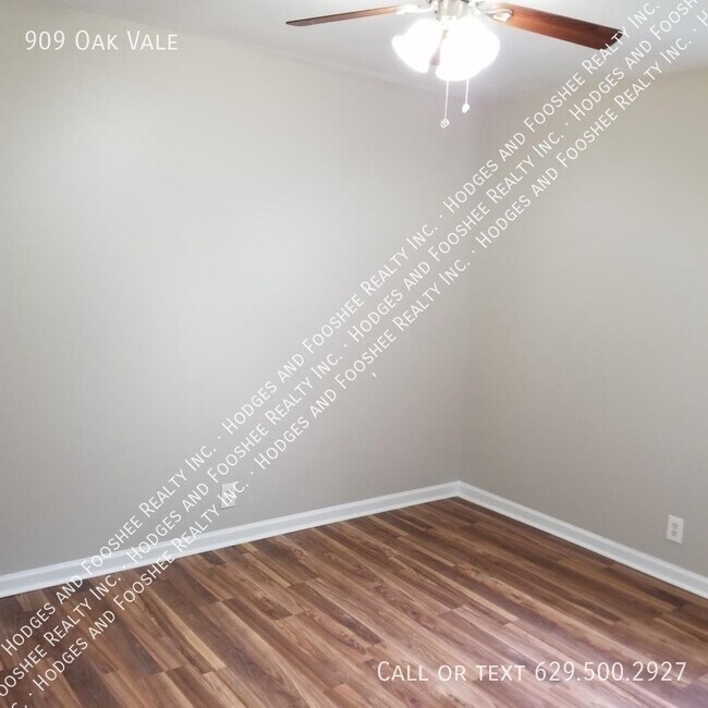 Building Photo - 909 Oak Vale Dr