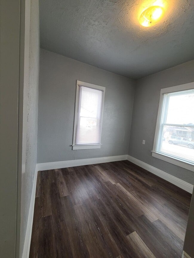 Building Photo - Historic 3 Bedroom West Side Home