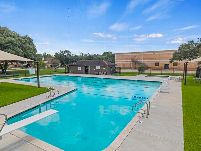 Building Photo - 16723 Running Quail Ct